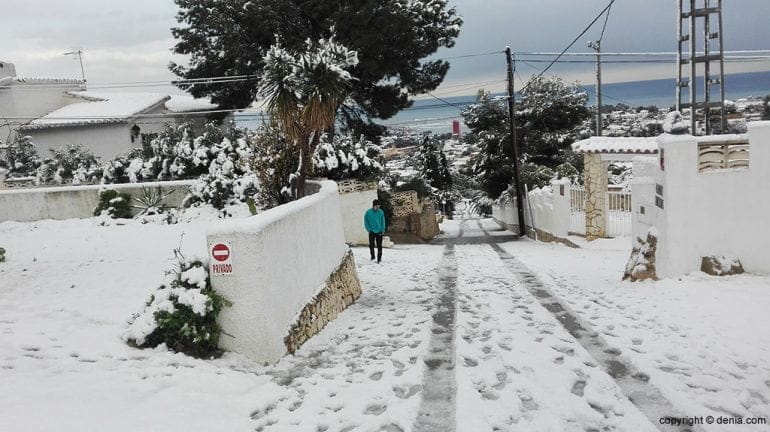 Calle nevada en el Montgó