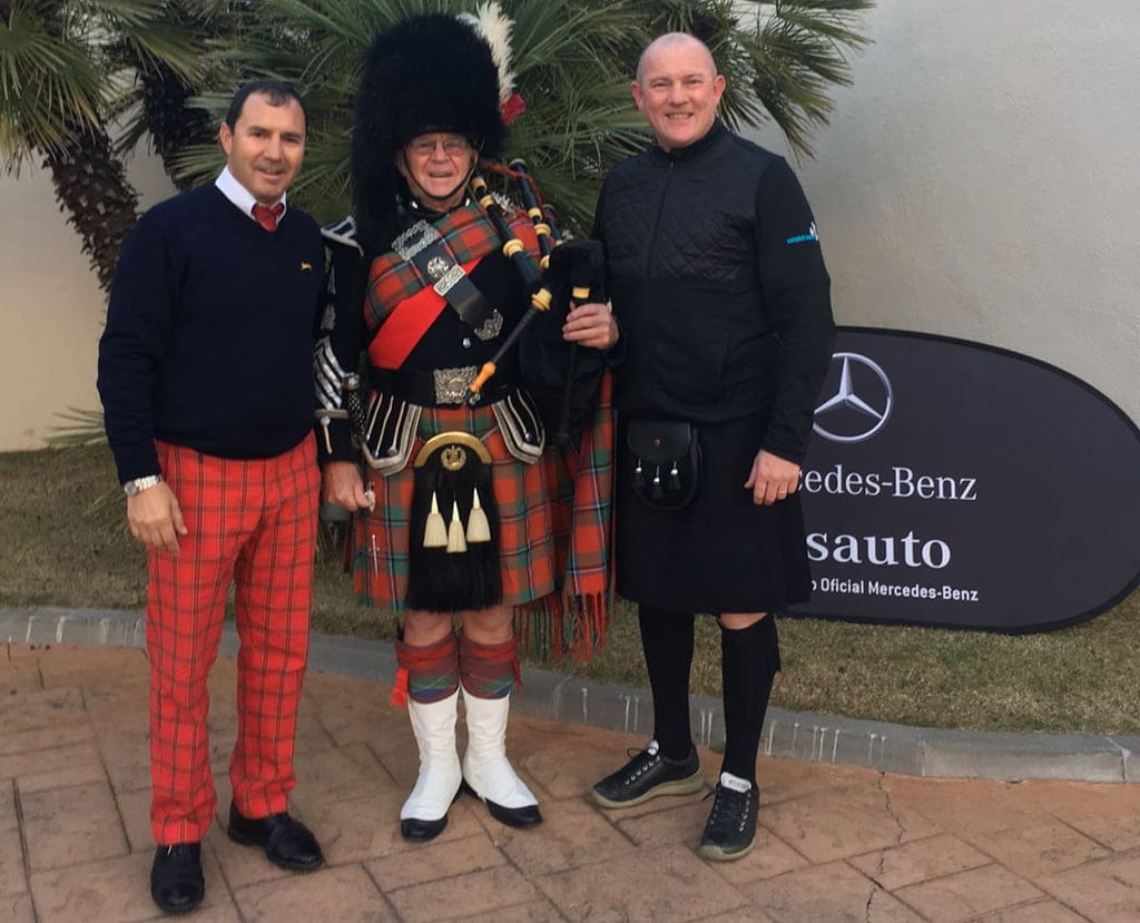 Gran participación en el Torneo más ‘scottish’ celebrado en La Sella Golf 2 carlos garcia junto al gaitero escoces