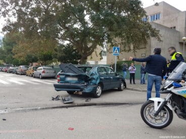 Coche siniestrado en Dénia