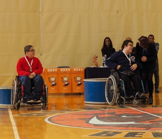deportistas dianenses con su medallas