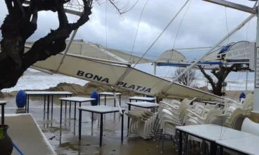 destrozos del temporal en el restaurante bona platja