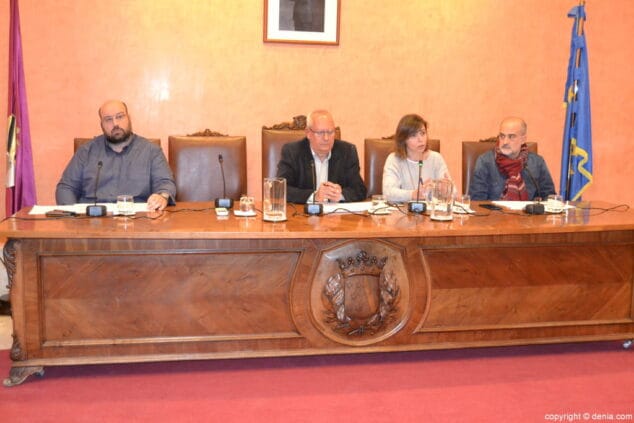 el pleno acuerda la creacion de una comision