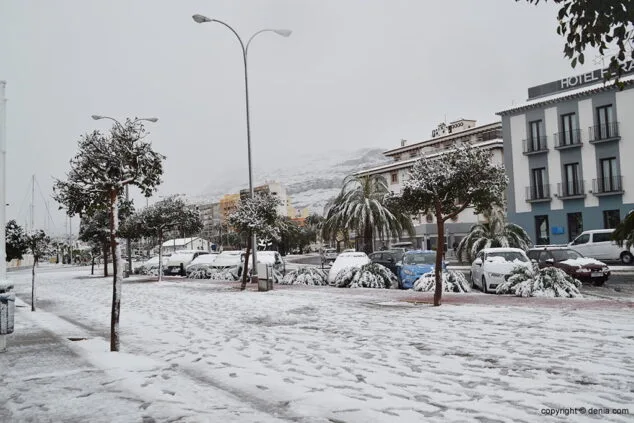 Estampa de Dénia tras la intensa nevada caída a primera hora de la mañana 34 el raset con nieve