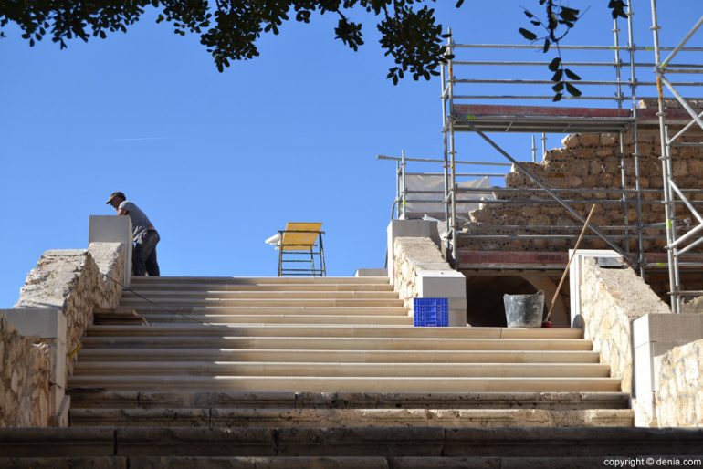 Escalera del palau del Castillo de Dénia