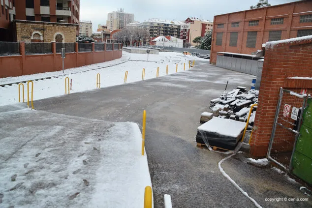 Estampa de Dénia tras la intensa nevada caída a primera hora de la mañana 36 estacion del tren nevada