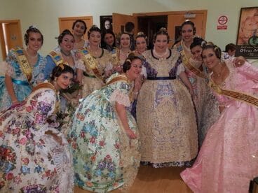 falleras de baix la mar