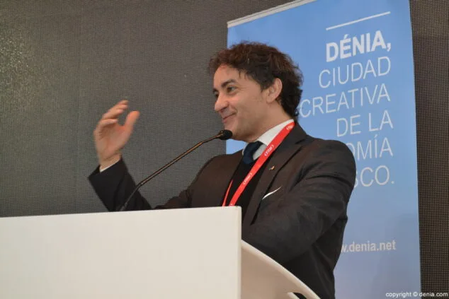 francesc colomer durante la presentacion en fitur de la bso de la gamba roja de denia