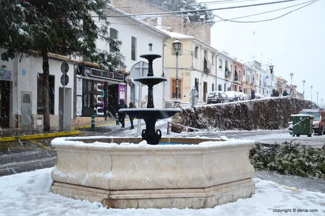 Estampa de Dénia tras la intensa nevada caída a primera hora de la mañana 41 fuente calle la mar nevada