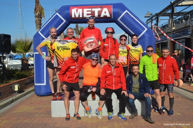 grupo enganxat a correr