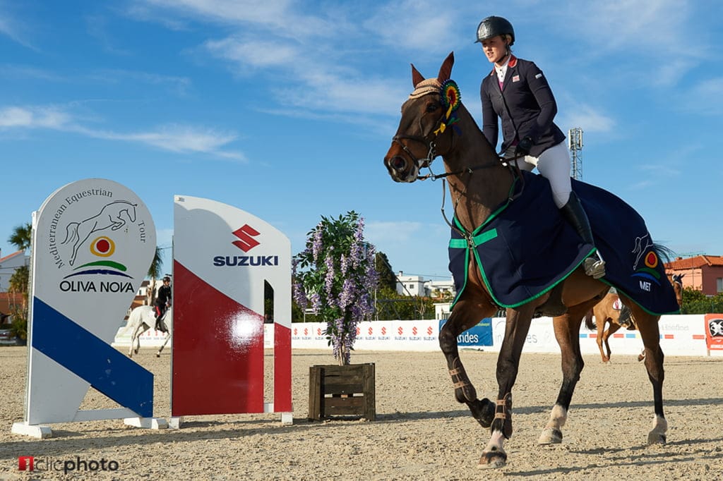 La amazona británica Holly Smith fue la triunfadora del 'Gran Prix' en Oliva Nova 2 holly smith en oliva