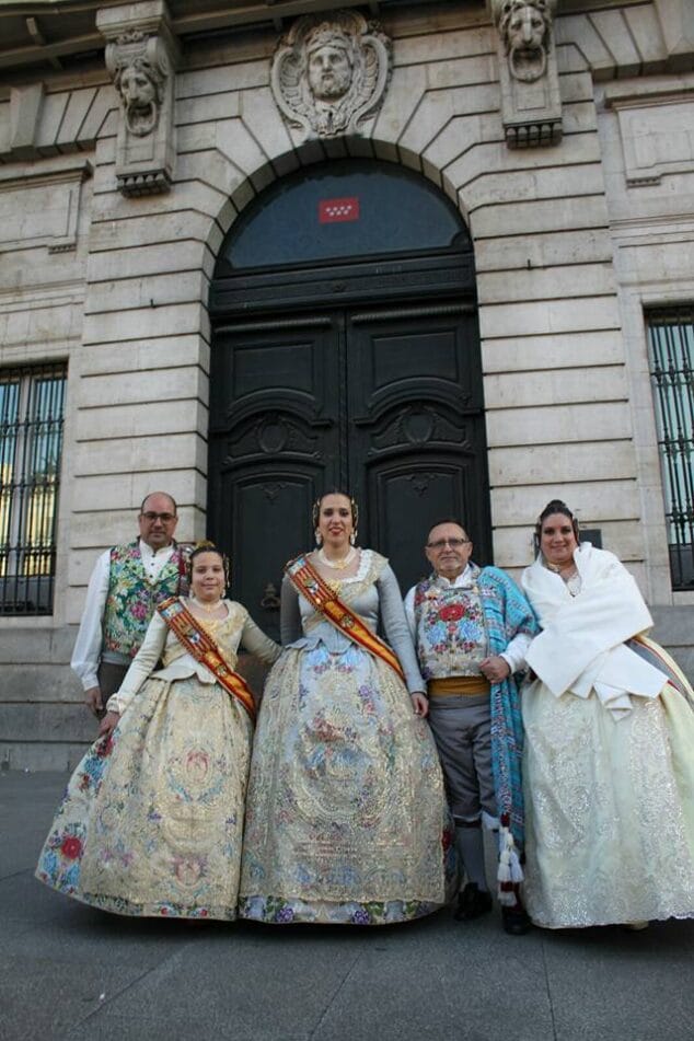 ines y mar en la puerta del sol