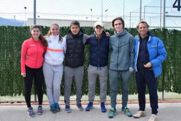 javier piles con las chicas y chicos del ct denia