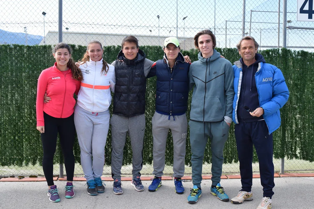javier piles con las chicas y chicos del ct denia