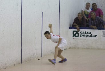 joven jugador de pilota