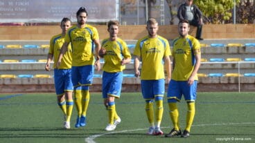 jugadores dianenses ante de un partido