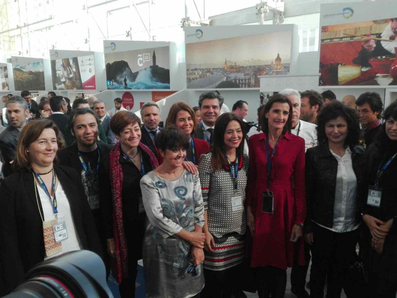 La secretaria de estado de Turismo en el stand de Dénia