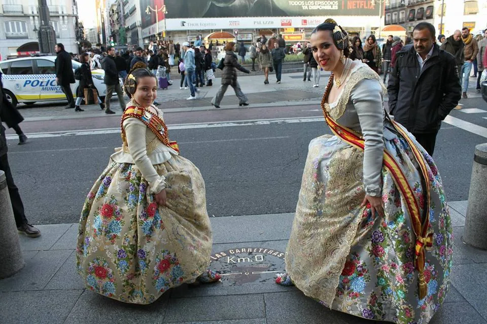 Las falleras mayores de Dénia en el KM 0