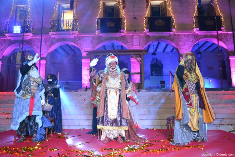 Los Reyes Magos saludan a los niños y niñas de Dénia