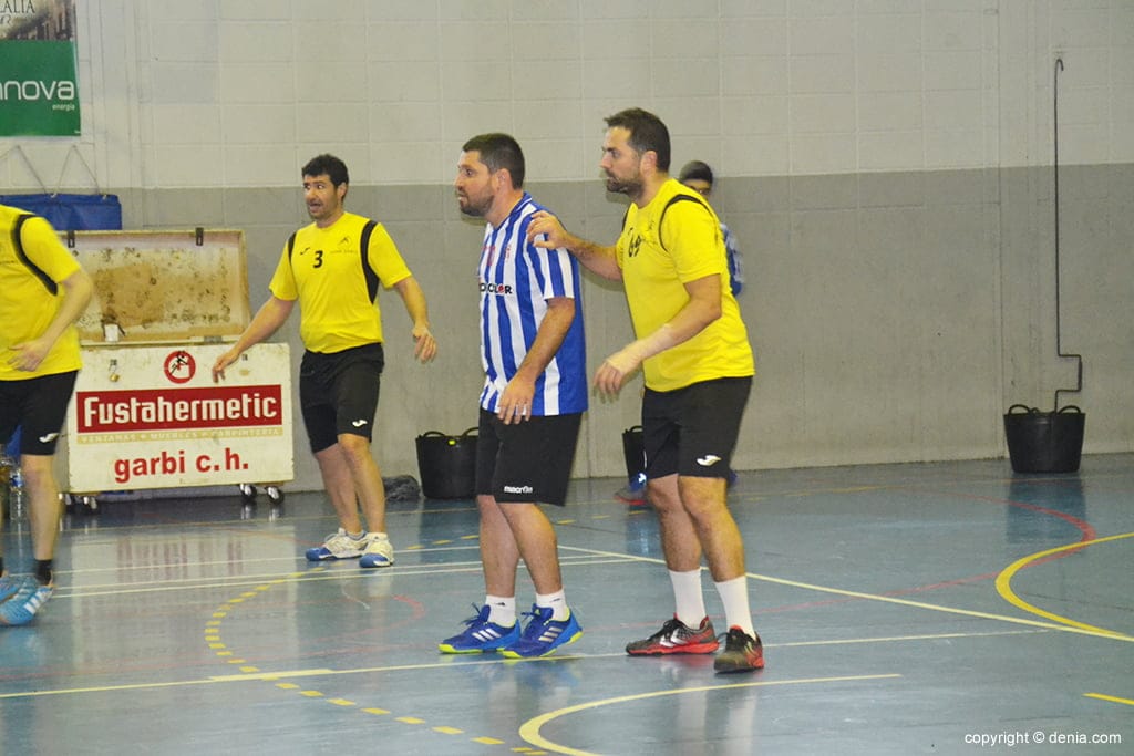 los veteranos salanova y moruno defendiendo