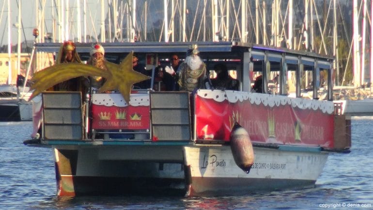 Melchor Gaspar y Baltasar llegan en barco a Dénia