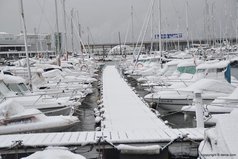 Nieve en el puerto