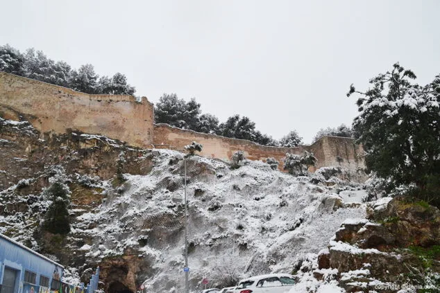 Estampa de Dénia tras la intensa nevada caída a primera hora de la mañana 63 nieve en la ladera del castillo