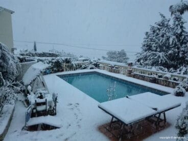 Nieve en la piscina
