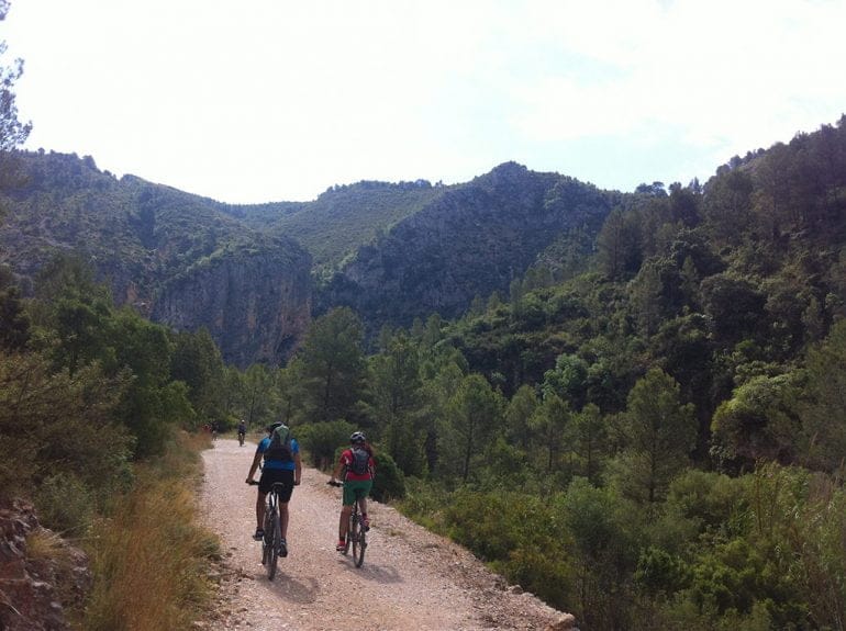 Paseo en bici de montaña con Aventura Pata Negra