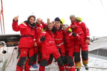 pella con el resto de la tripulacion