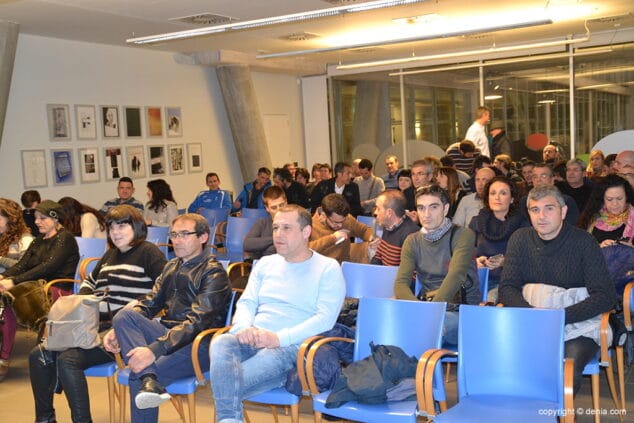 publico asistente a la presentacion