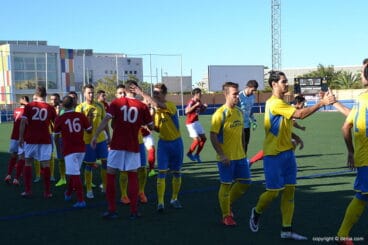 saludos entre jugadores del denia y tavernes