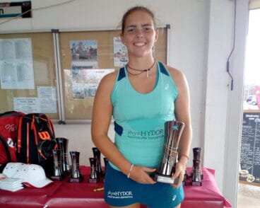 Silvia Bordes con su trofeo