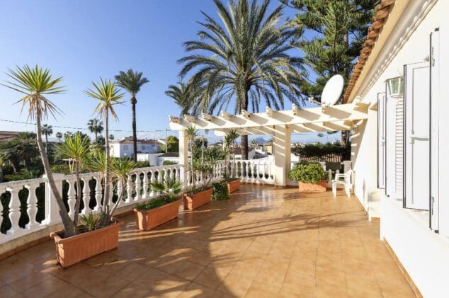 Casa Flamenc, la espectacular villa para alquiler vacacional de Quality Rent a Villa 5 terraza villa en alquiler quality rent a villa