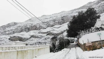 Una calle en la zona del Montgó