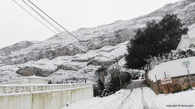una calle en la zona del montgo