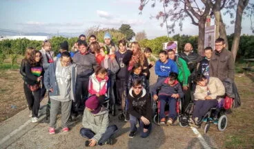 usuarios de condenados al bordillo en el campamento de navidad