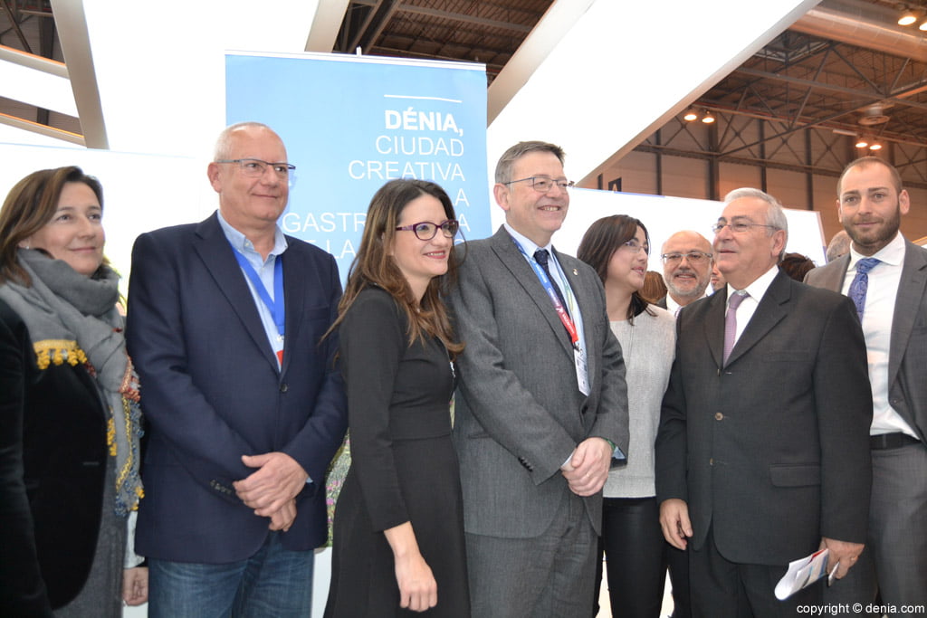 Ximo Puig con la delegación de FITUR de Dénia