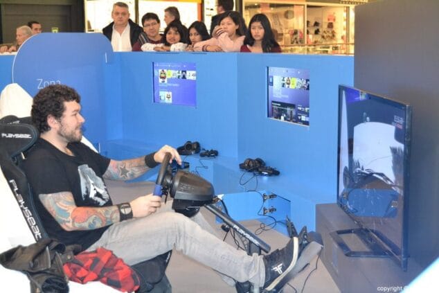 02 thous jugando en la hype station de portal de la marina