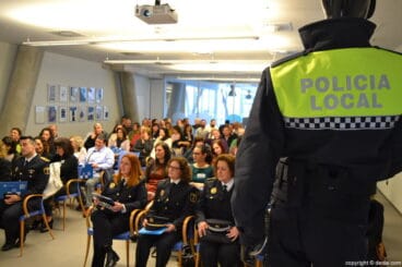 03 asistentes a la jornada sobre la mujer en la policia local