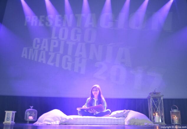 07 nina amazigh leyendo su diario