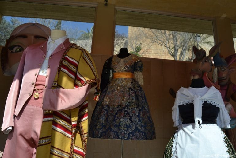 Espai Faller de Dénia - trajes de fallera