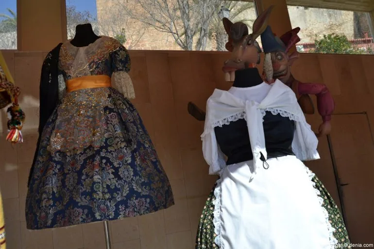 Espai Faller de Dénia - trajes de fallera
