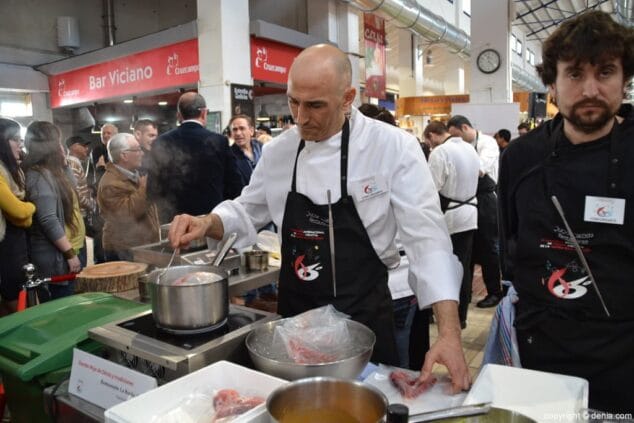 18 6o concurso internacional de cocina creativa de la gamba roja de denia chef cocinando