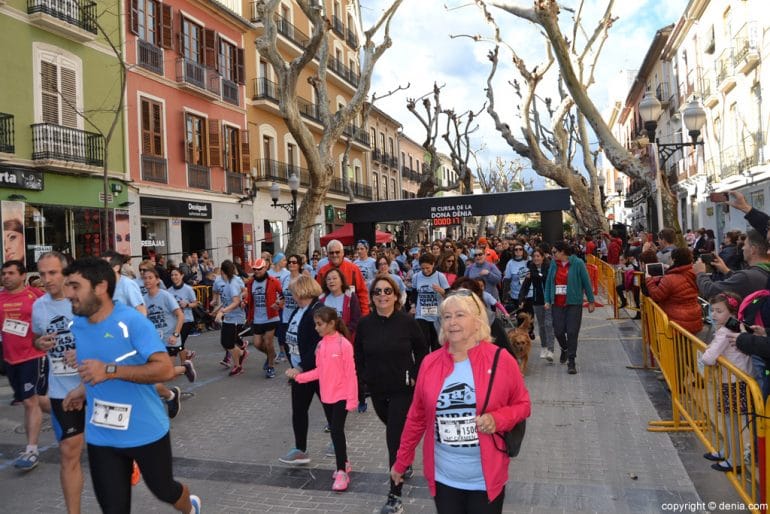 III Cursa de la Dona Dénia - Salida de los participantes