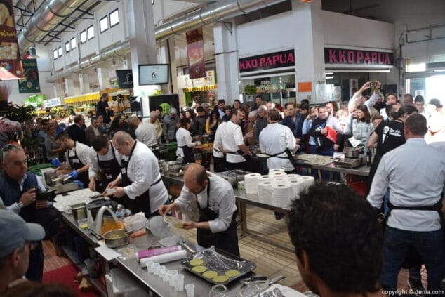 20 6o concurso internacional de cocina creativa de la gamba roja de denia ambiente en el mercat