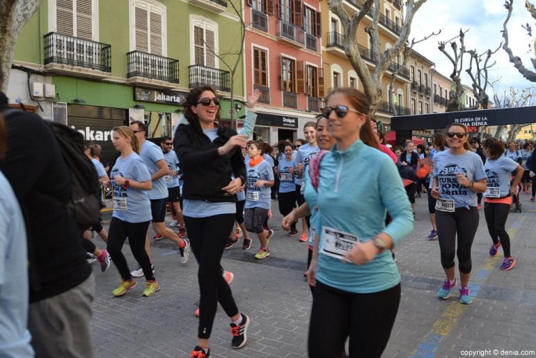 III Cursa de la Dona Dénia - Salida de los participantes