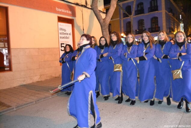 Las capitanías de Moros y Cristianos celebran su recepción de <em>Mig Any</em> por las calles de Dénia 21 21 recepcion de capitania mig any 2017 fila amazigh
