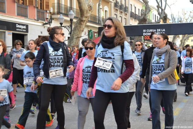 23 iii cursa de la dona denia salida de los participantes