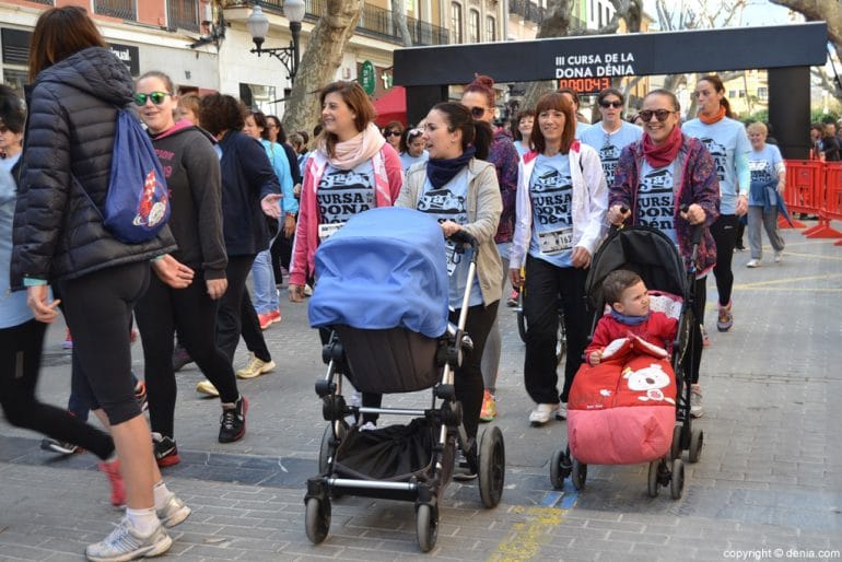 III Cursa de la Dona Dénia - Salida de los participantes