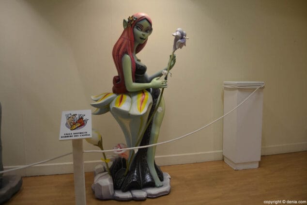 29 ninot de la falla darrere del castell 2017